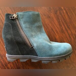 Sorel Joan of Arctic Wedge II Blue Black Suede Wedge Ankle Boots Side Zip